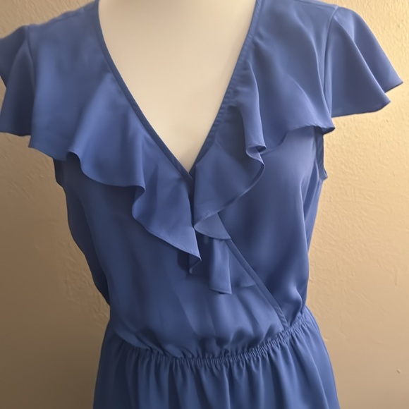 NWT BCBG dress, beautiful lilac color, light material, cutout in back - Picture 3 of 8